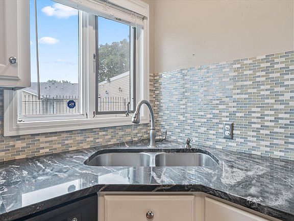 4th image of 6333 Vera Cruz Ln N