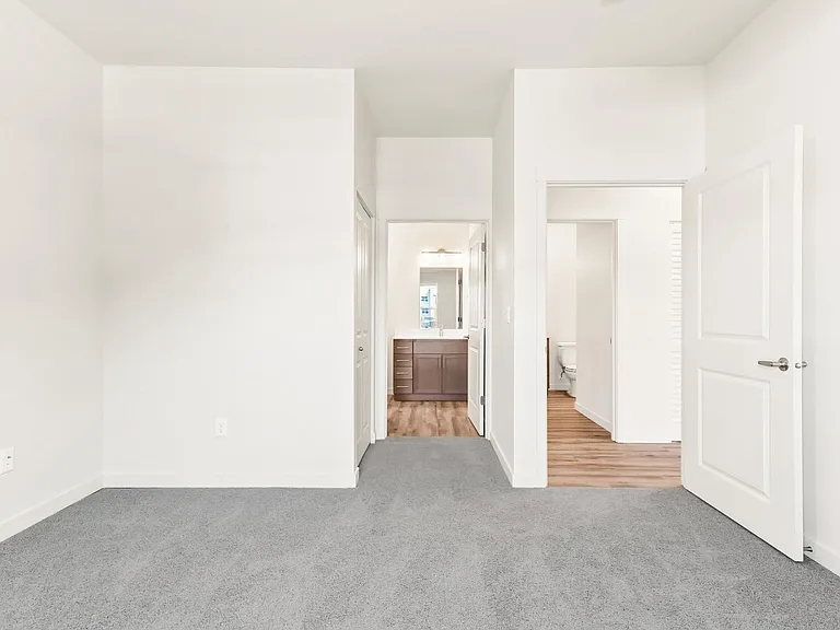 Jen's Pointe Apartment — Photo 42