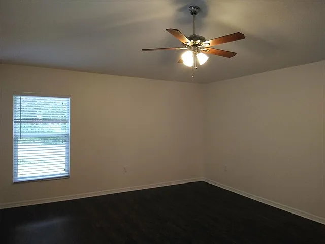 1443 Baythorn Dr — Photo 12