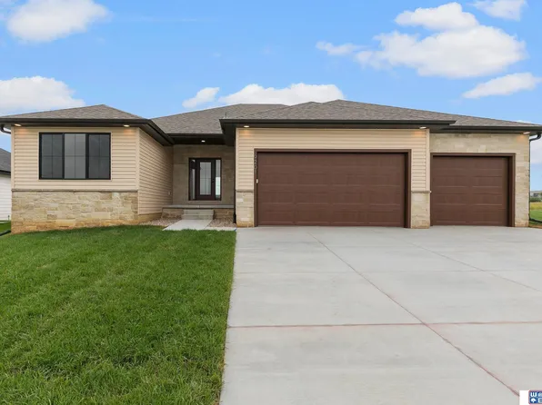 9201 Castle Pine Dr, Lincoln, NE 68516