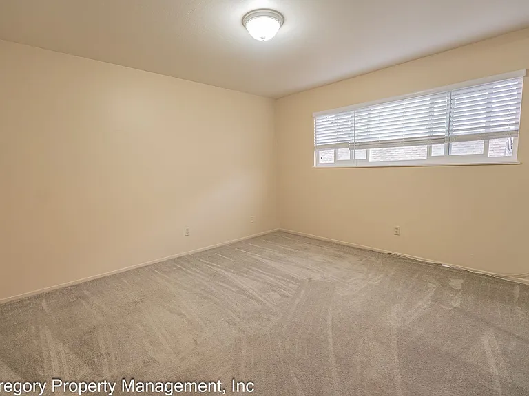 1238 Regent — Photo 8