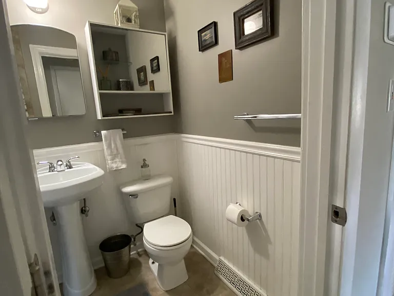 Full hall bath