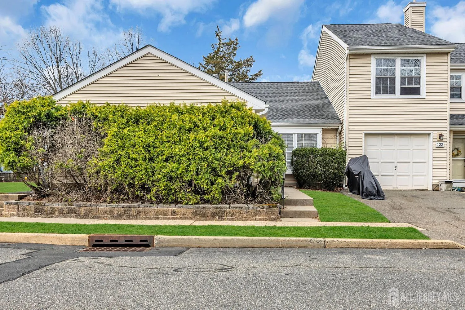 123 Harrow Dr photo 1