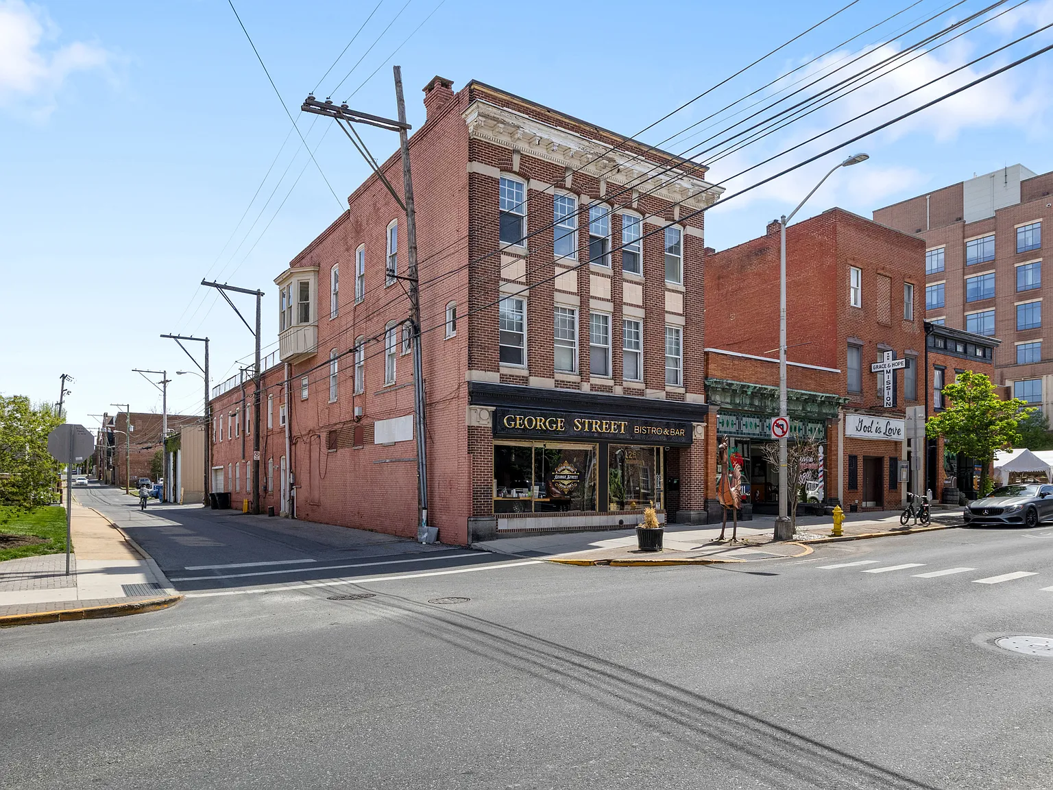 125 N George St — Photo 2
