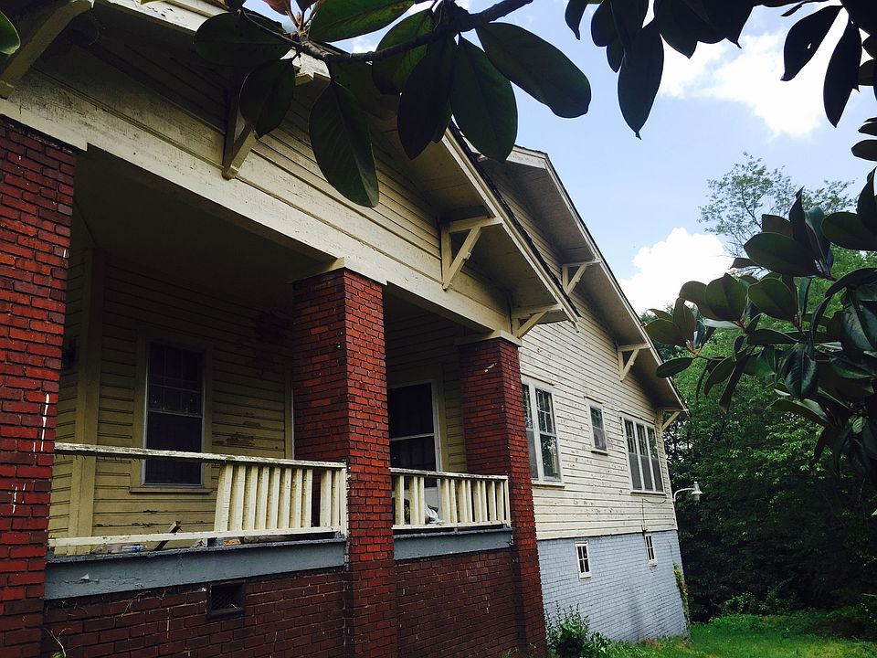 2nd image of 2750 17th St