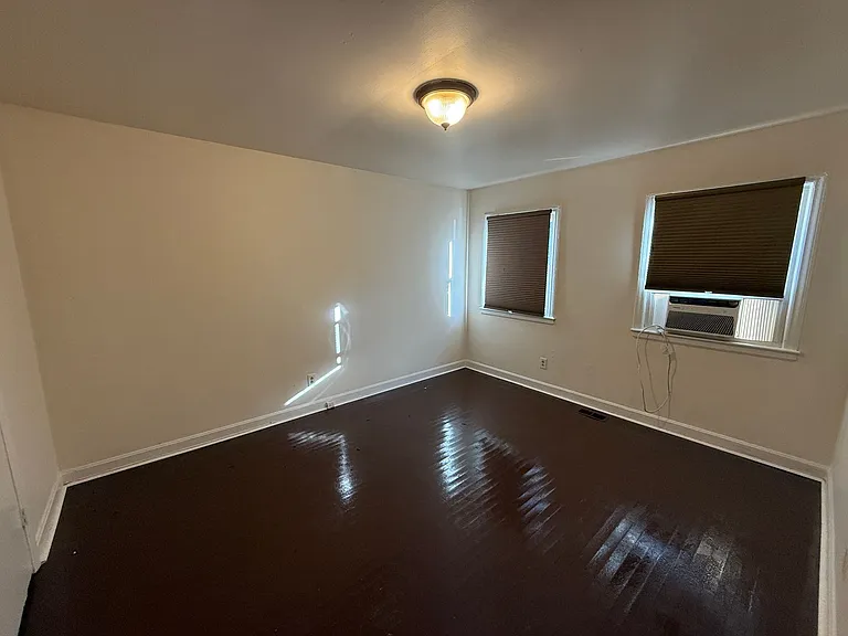 1520 Effingham Rd — Photo 3