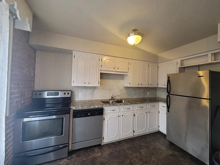 200 S Beaton St #202 — Photo 6