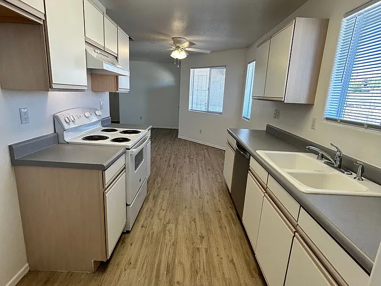 1668 Riverbelle Dr — Photo 8