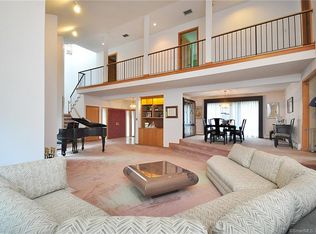 26 High Wood Rd, Bloomfield, CT 06002