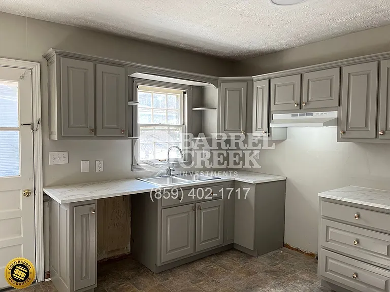 402 Logan Ave — Photo 6