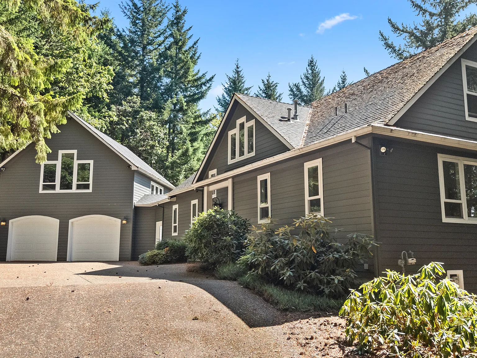 5 bed, 3.5 bath, 4070 sqft, $4,495 — Photo 1