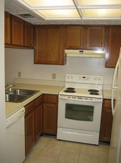 2nd image of 602 S Kings Oaks Ct