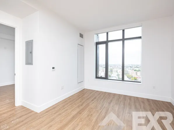 2230 Cropsey Avenue image 7 of 70