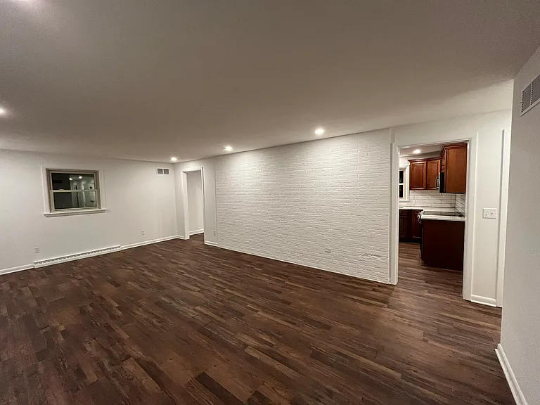Valley View Dr — Photo 3