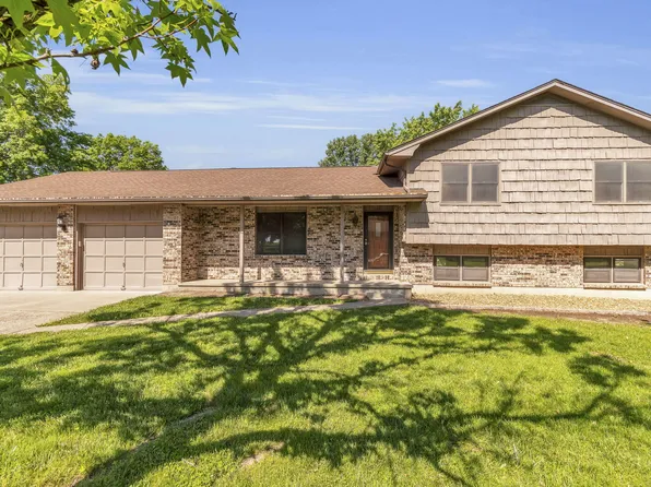 627 S Lake Dr, Marshall, MO 65340