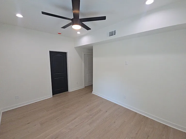 8101 Venus St — Photo 9