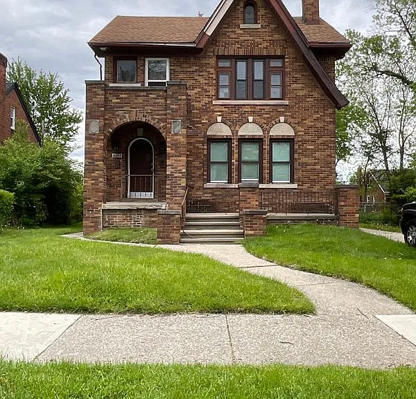 15464 Gilchrist St — Photo 1