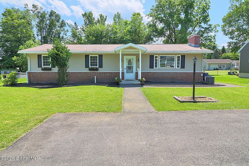 3rd image of 8 Jefferson Avenue