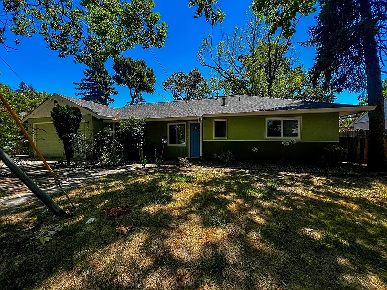 2105 Locust St — Photo 2