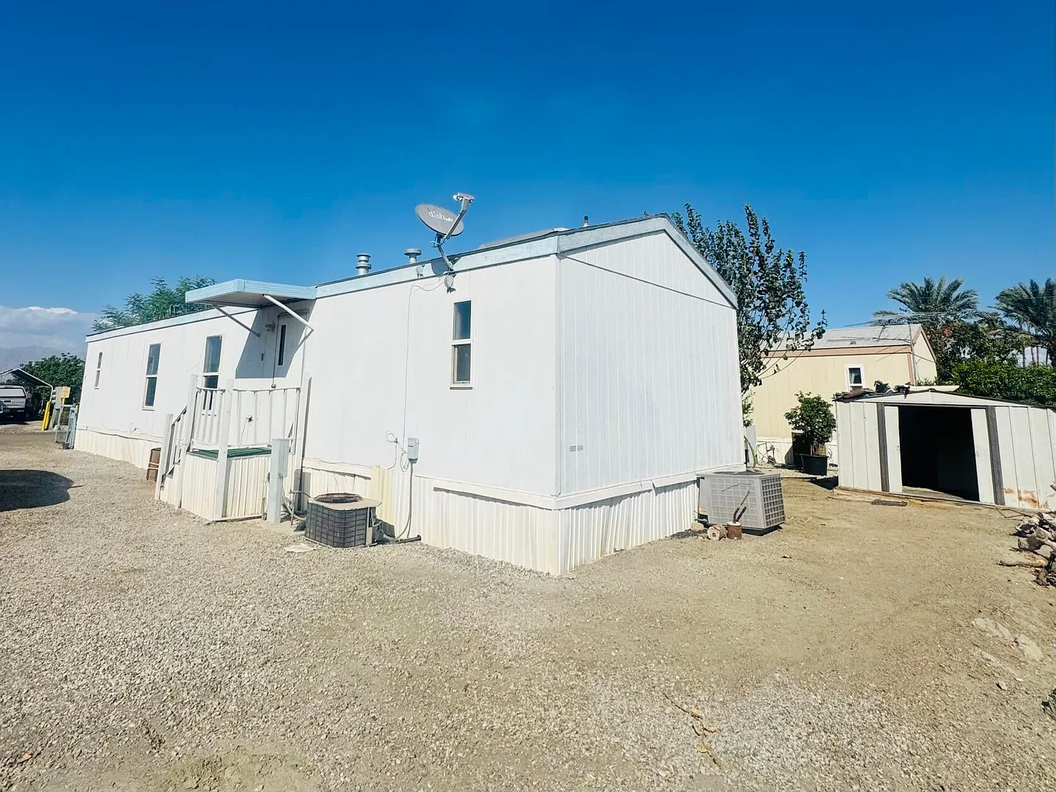 3 bed, 1000 sqft, $1,950 — Photo 1