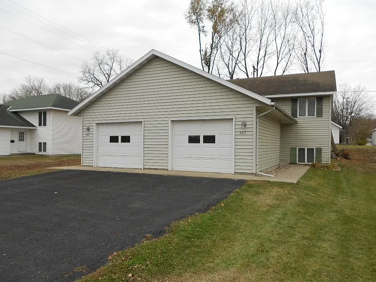 715 Lakeview Ave — Photo 1