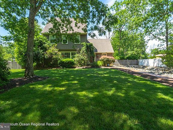 3rd image of 221 Quail Ln N