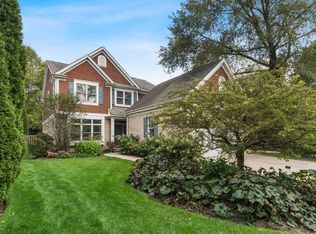 1747 Elmwood Dr, Highland Park, IL 60035