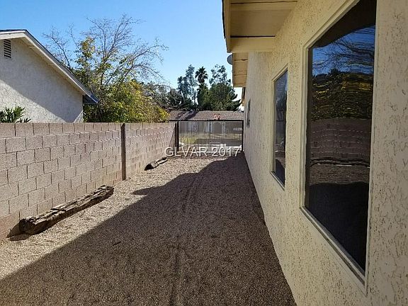 5th image of 3084 Chapala Dr