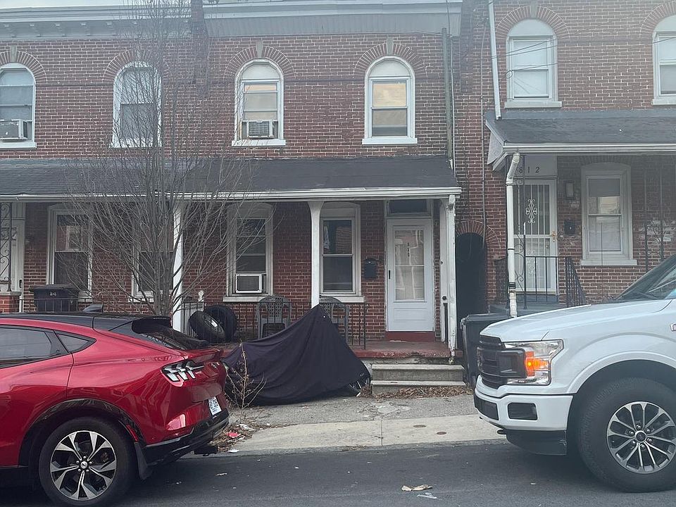 1st image of 810 W 6th St