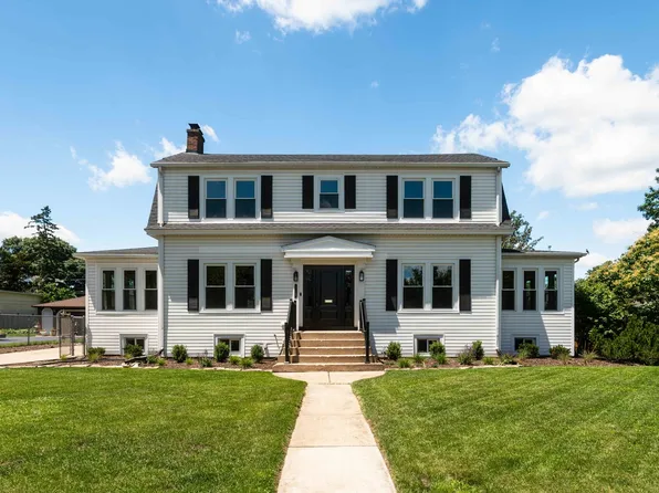 210 S Grace St, Lombard, IL 60148
