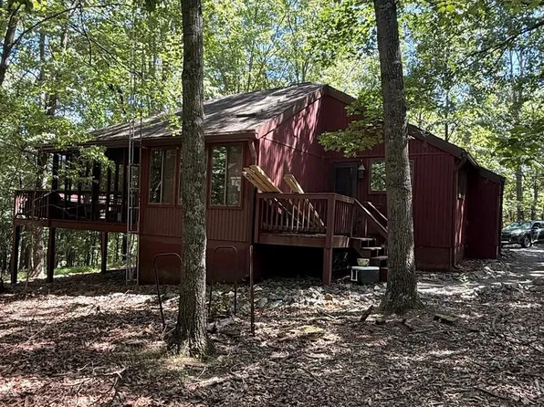 19 Snowflake Ln, Hedgesville, WV 25427