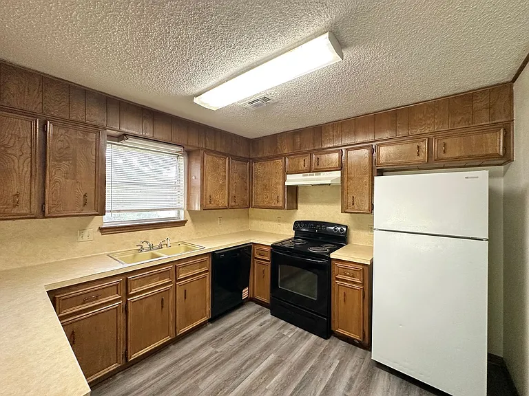 2408 Lake Rd — Photo 10