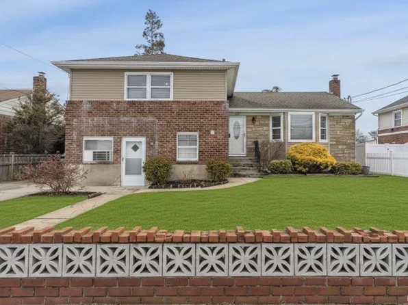 253 E Meadow Avenue, East Meadow, NY 11554