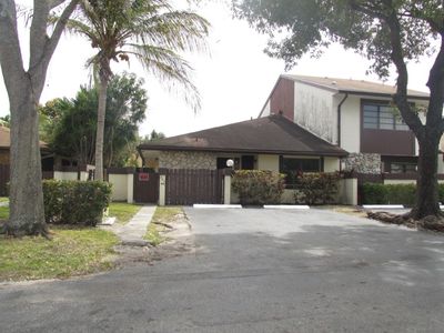 282 NE 200th Ter, Miami, FL, 33179