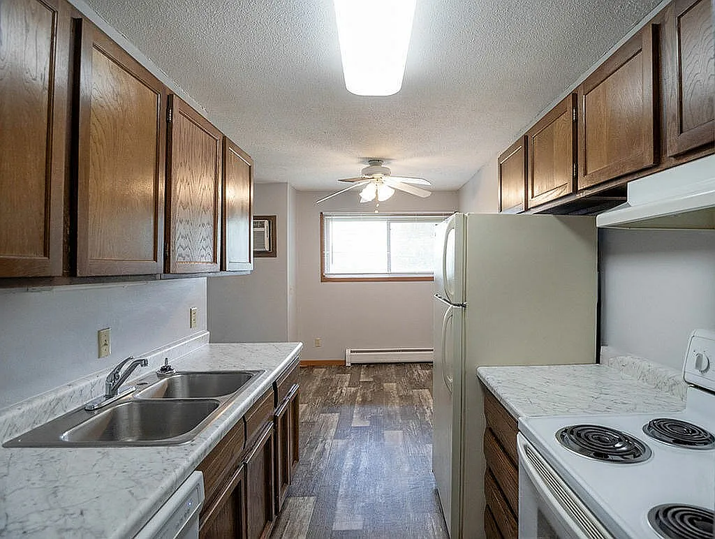 The Oaks Apartments — Photo 2