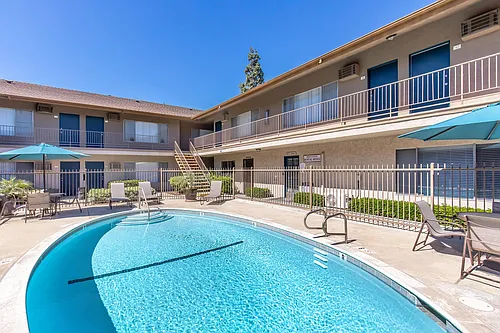 Buena La Vista Apartment Homes Photo 1