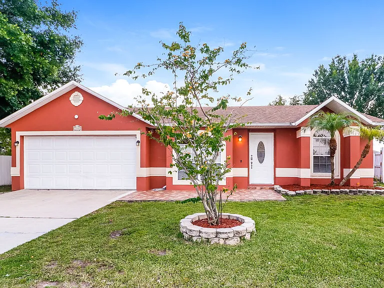 2702 Woodstream Cir — Photo 1