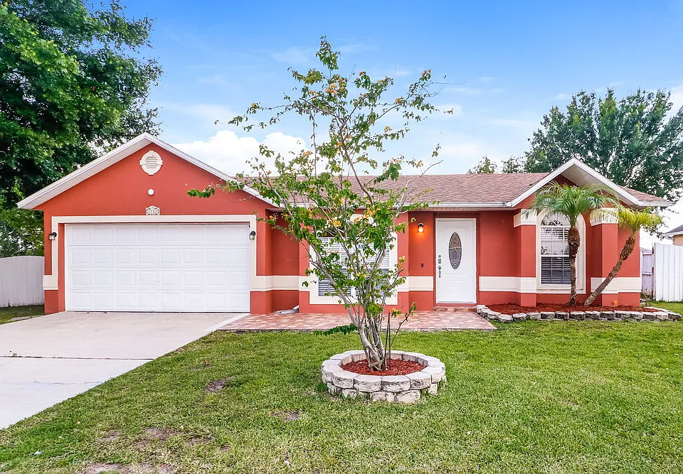 2702 Woodstream Cir