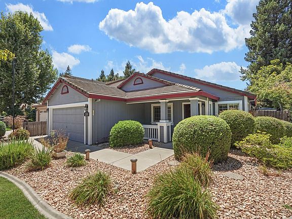 3rd image of 2109 Bluejay Way