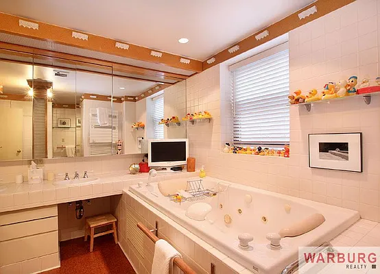 Sold by Warburg | media 12