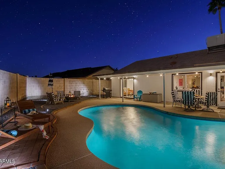 4526 E Paradise Ln — Photo 44