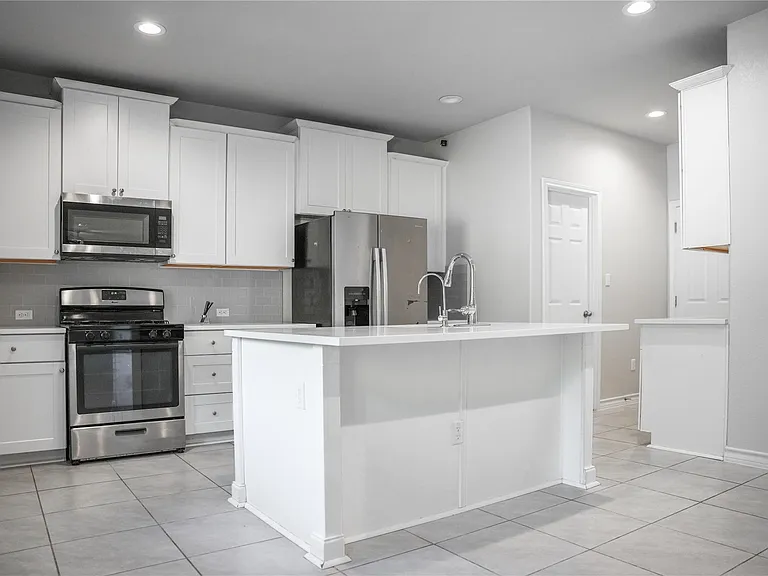 341 Mary Max Cir — Photo 2