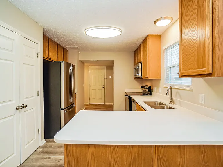 1272 Poplar Creek Ct — Photo 9