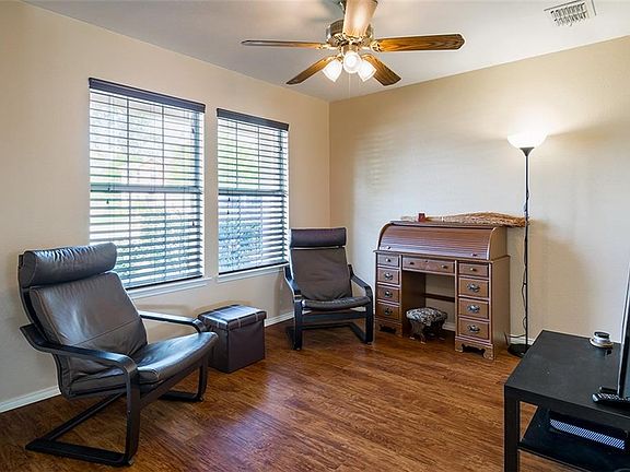 3rd image of 9440 Goldenview Dr