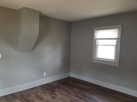 3rd image of 607 W 4th Ave