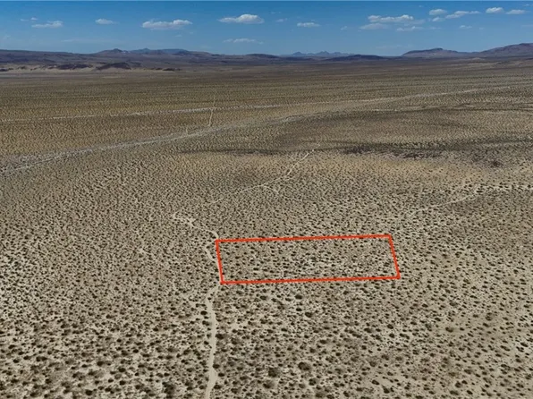 736 Fossil Bed Rd, Hinkley, CA 92347