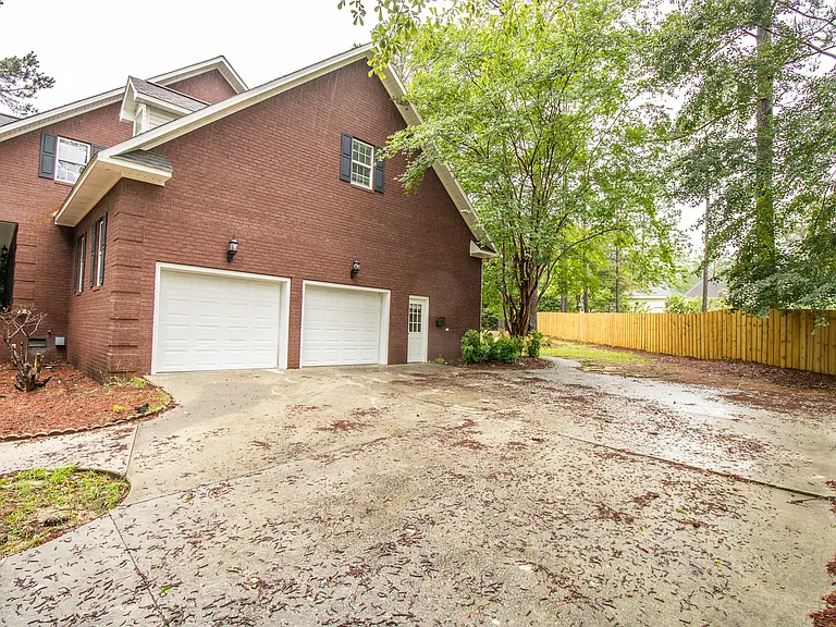906 Monarch Cir — Photo 16