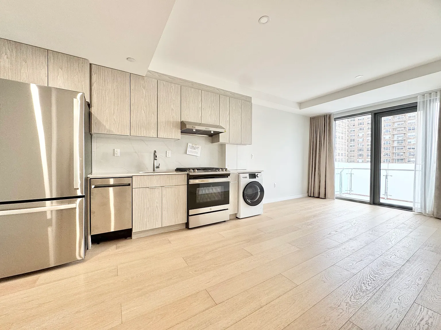 2 bed, 700 sqft, $3,850 — Photo 1