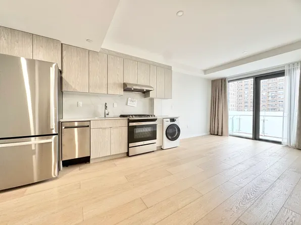 136-80 41st Ave #8C, Flushing, NY 11355