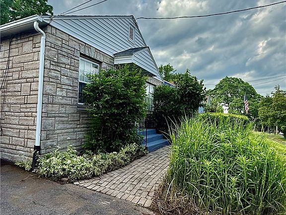 3rd image of 232 Burns Ave